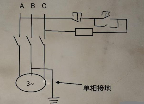 接触器吸合后一相没有电是什么原因